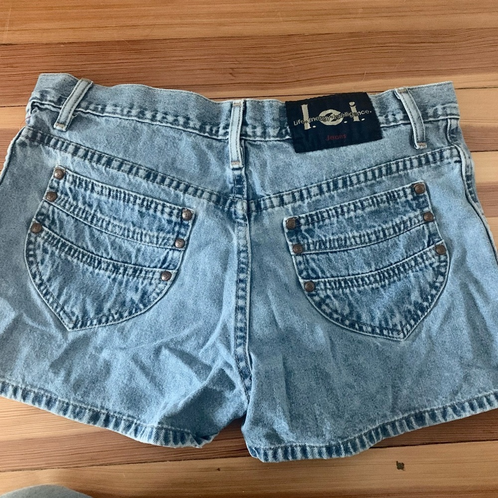 lei mid rise denim shorts pocket design